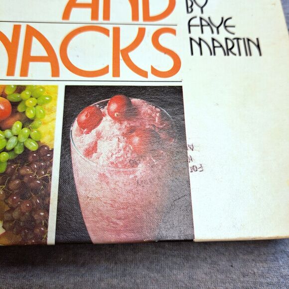 RODALE'S NATURALLY DELICIOUS DESSERT AND SNACKS BY Faye Martin 1978 COOKBOOK vtg - Picture 2 of 7